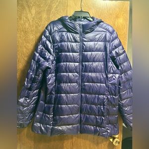 New no tags Alpine Swiss XL with packable bag